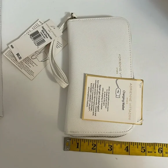 Adrienne Vittadini charging wallet wristlet white saffiano New - Picture 13 of 14